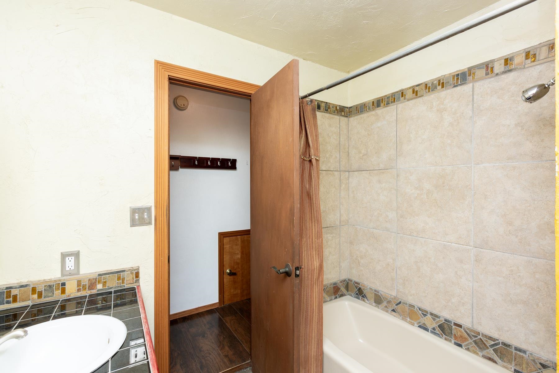 9121 54 Road Property Photo 23