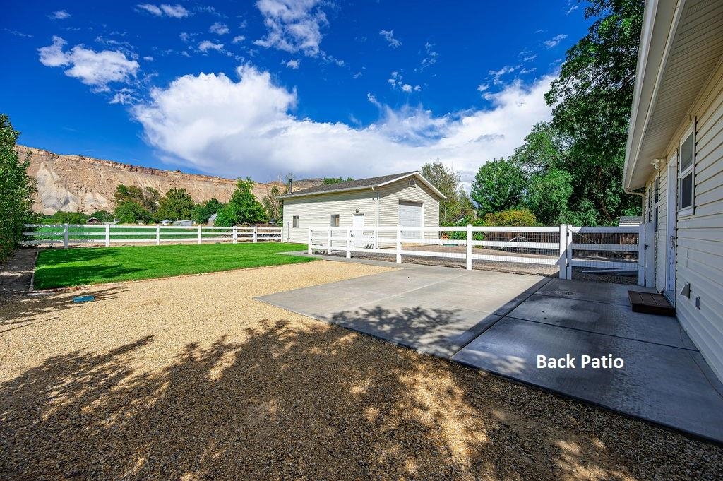 3628 G Road Property Photo 5