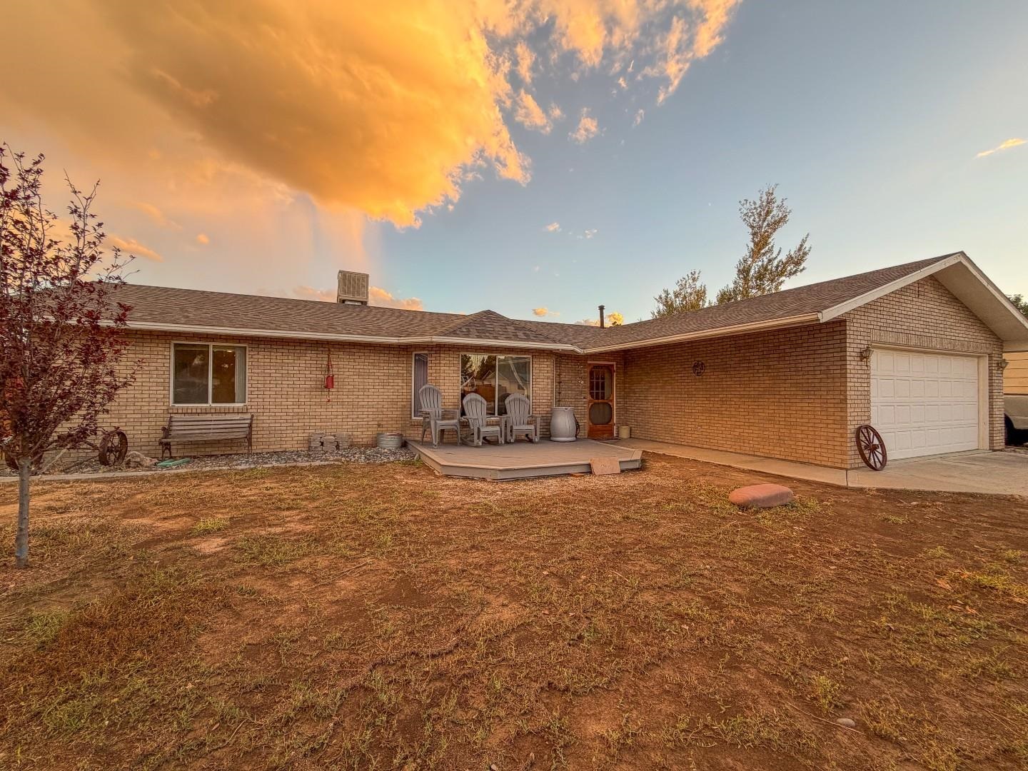 1032 E Grand Avenue Property Photo 1