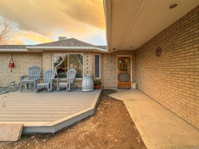 1032 E Grand Avenue Property Photo 3