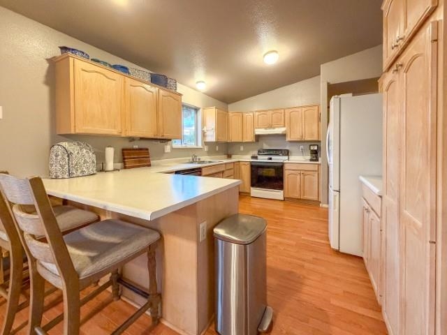 1032 E Grand Avenue Property Photo 8
