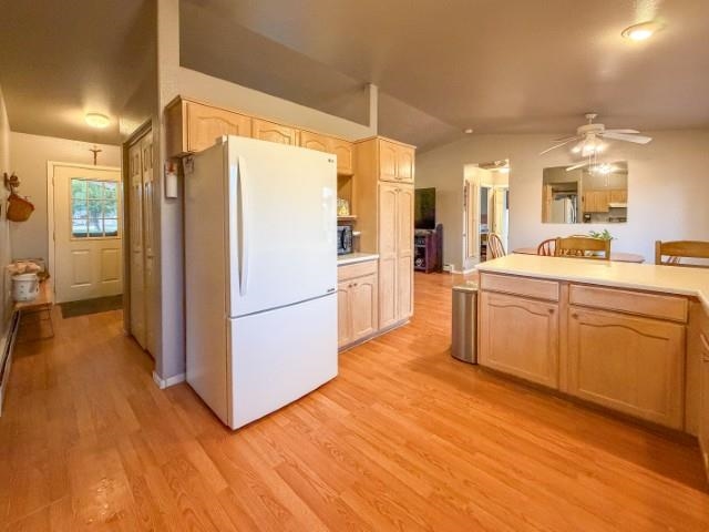 1032 E Grand Avenue Property Photo 10