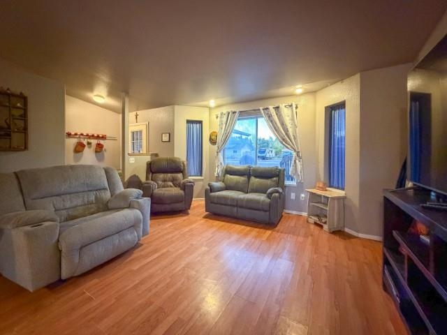 1032 E Grand Avenue Property Photo 16
