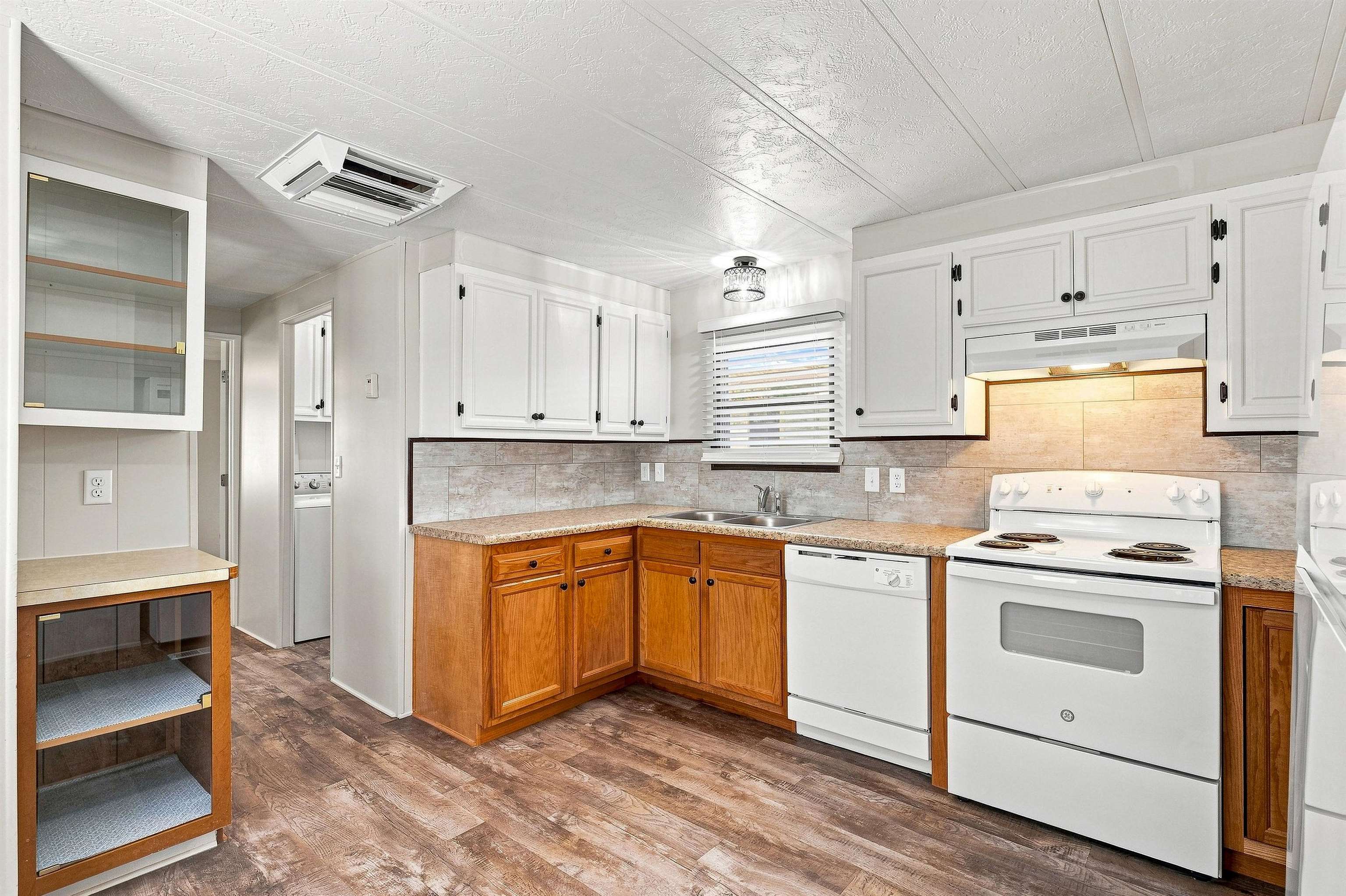 598 E Conestoga Circle Property Photo 7