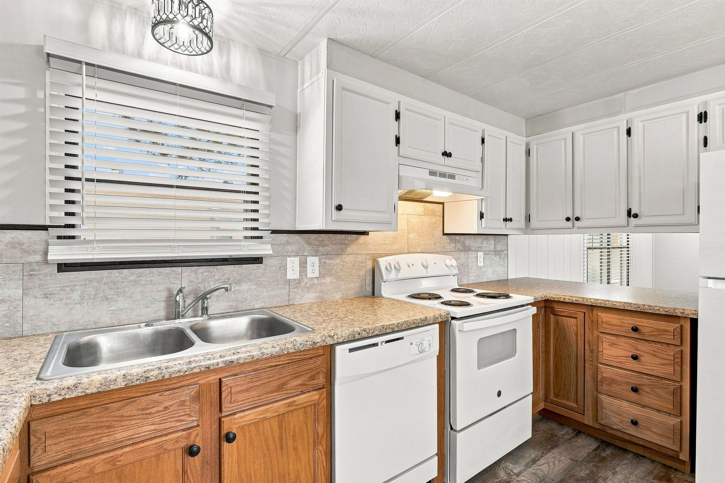 598 E Conestoga Circle Property Photo 8