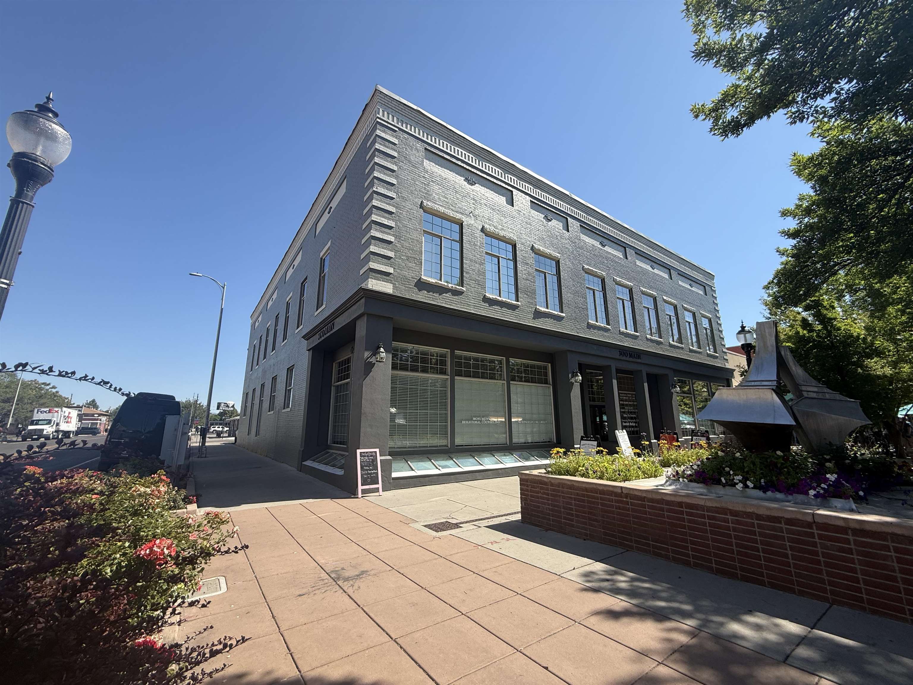 300 Main Street Property Photo 1