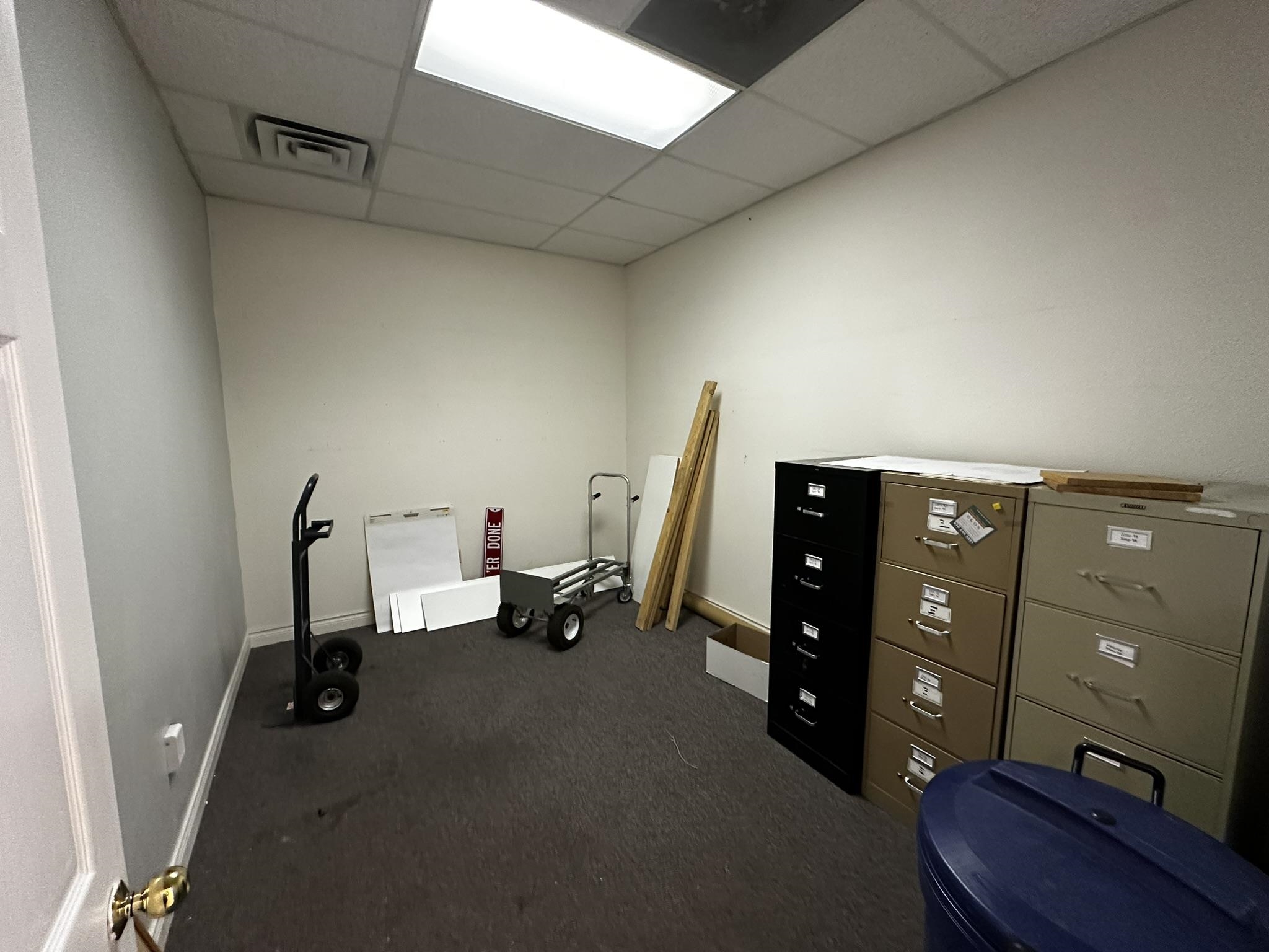 300 Main Street Property Photo 10