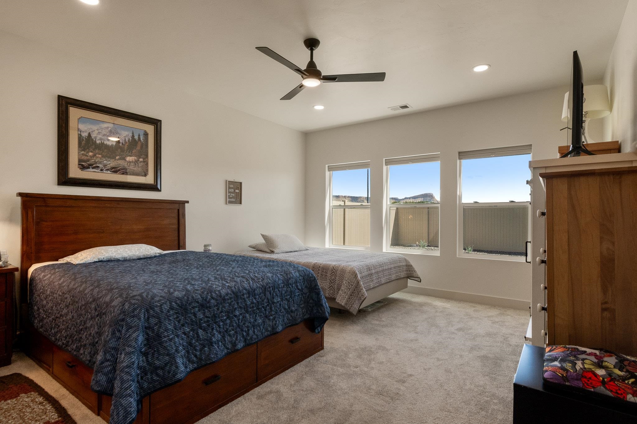 676 Sunset Valley Street Property Photo 14