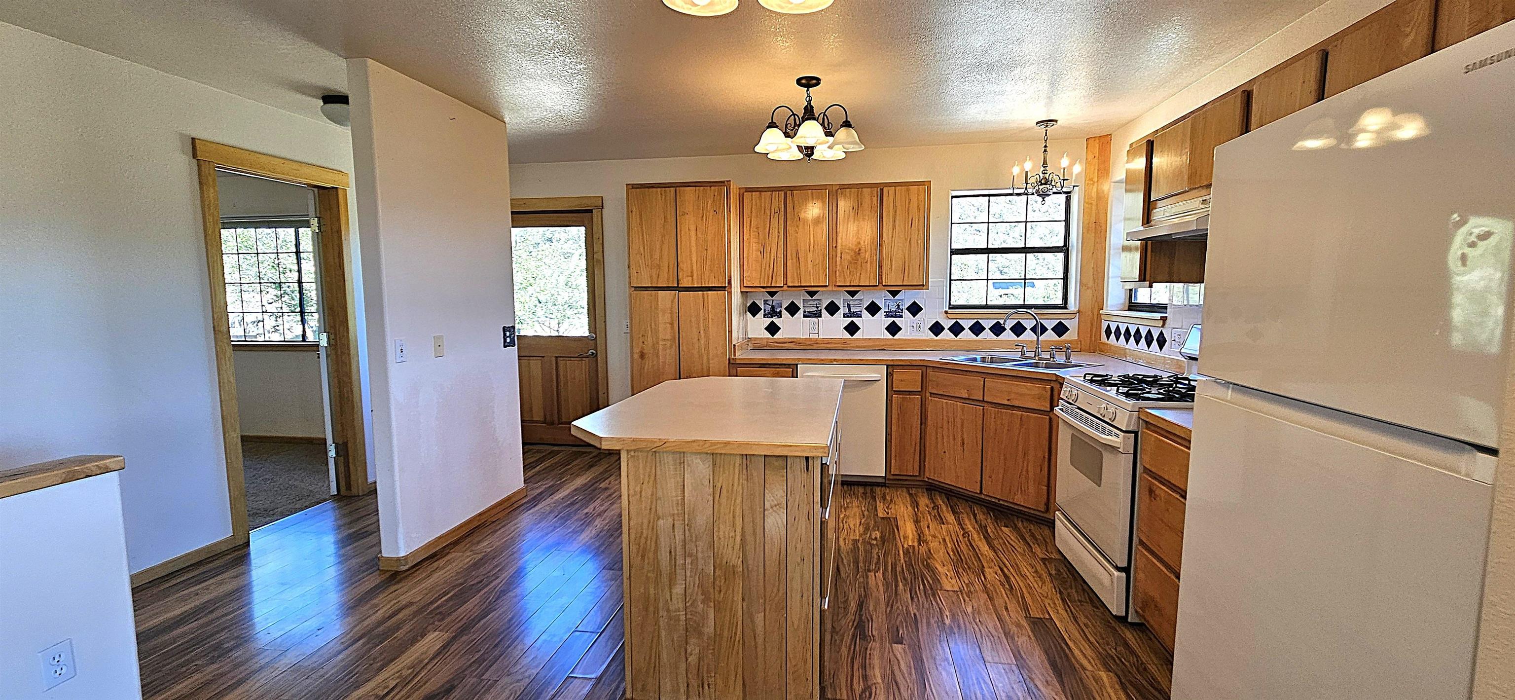 251 Greenwood Avenue Property Photo 7