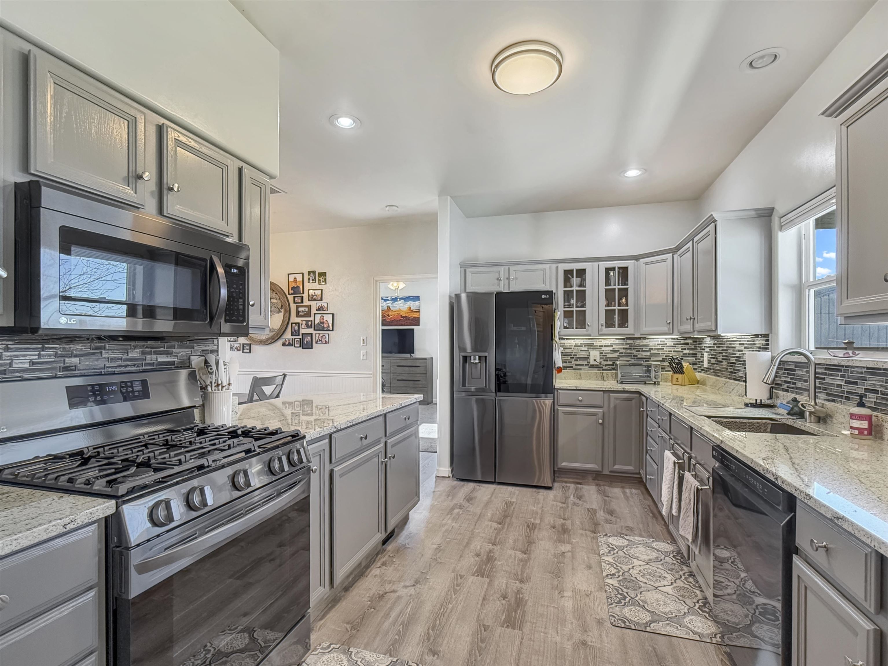 590 30 Road Property Photo 5
