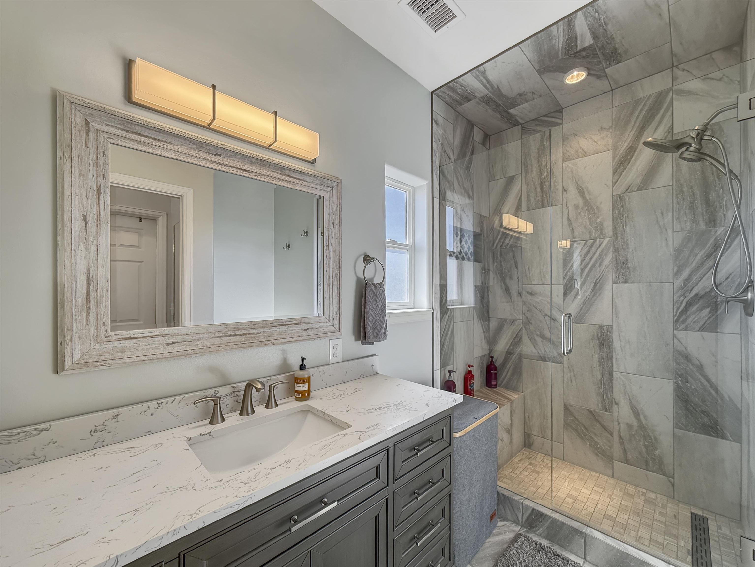 590 30 Road Property Photo 10