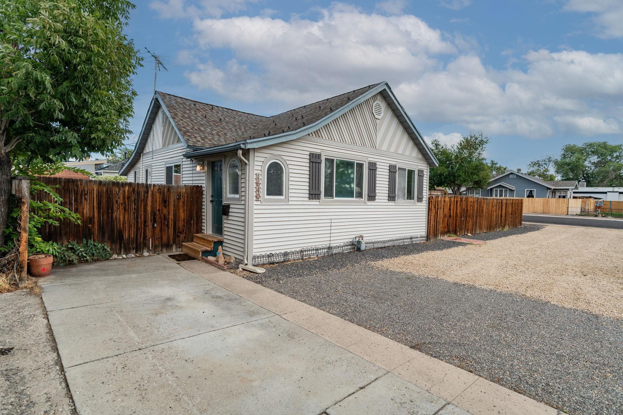 1640 Grand Avenue Property Photo 1