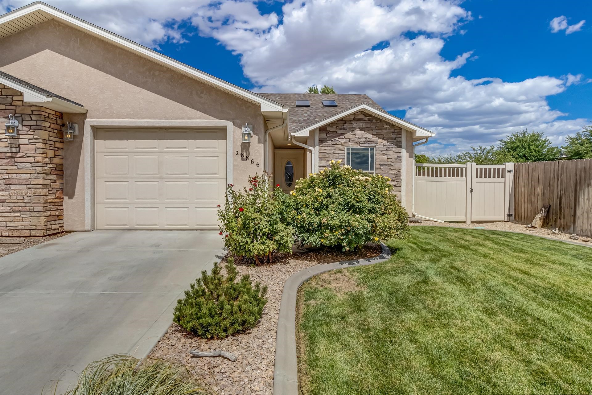 2886 1/2 Cascade Avenue Property Photo 1
