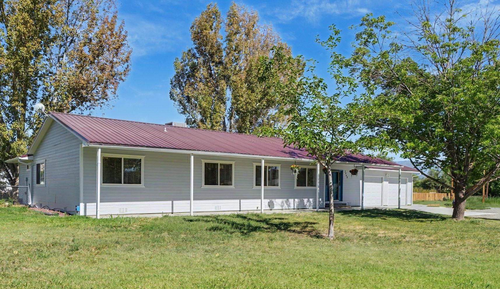 2948 G Road Property Photo 1