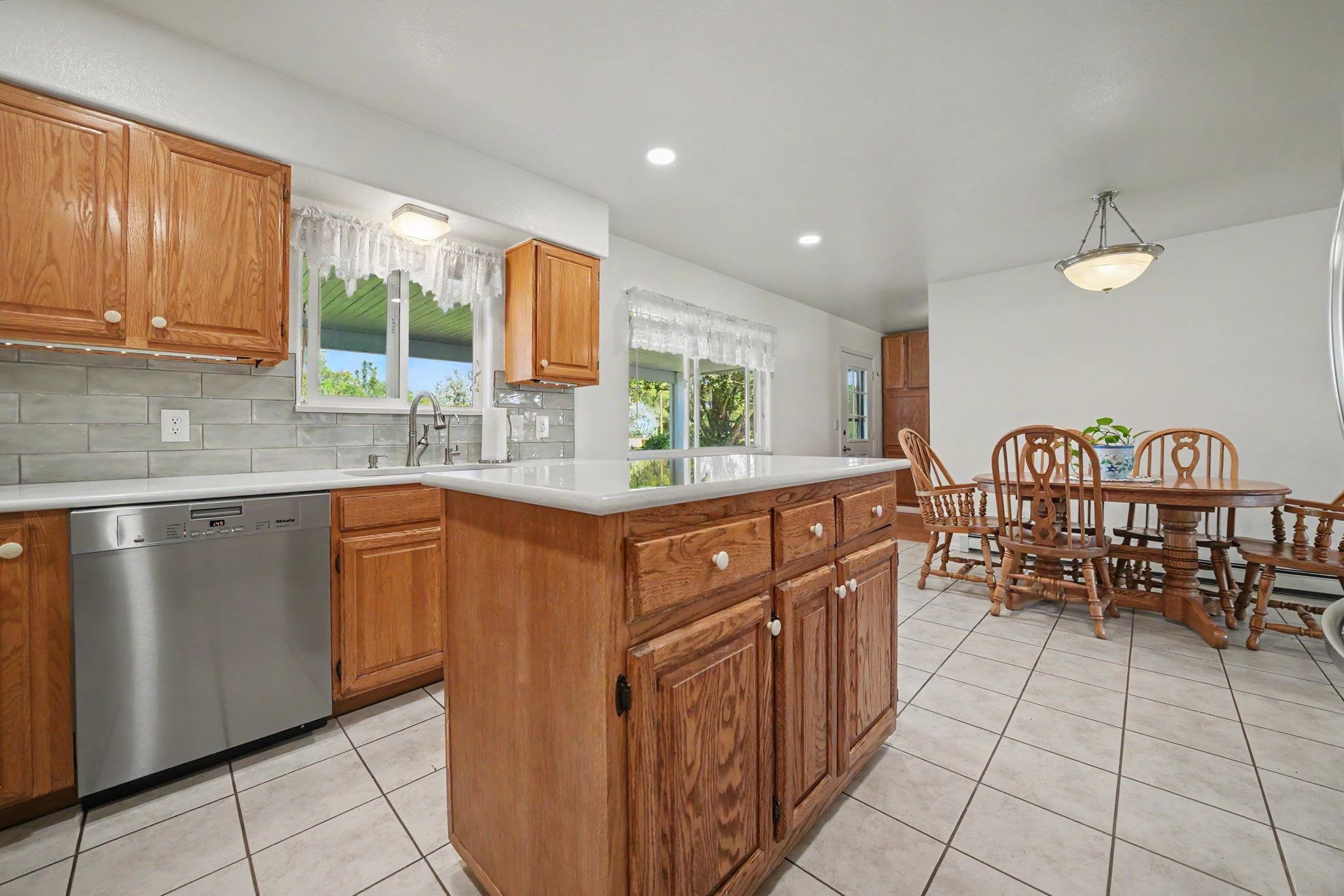 2948 G Road Property Photo 8