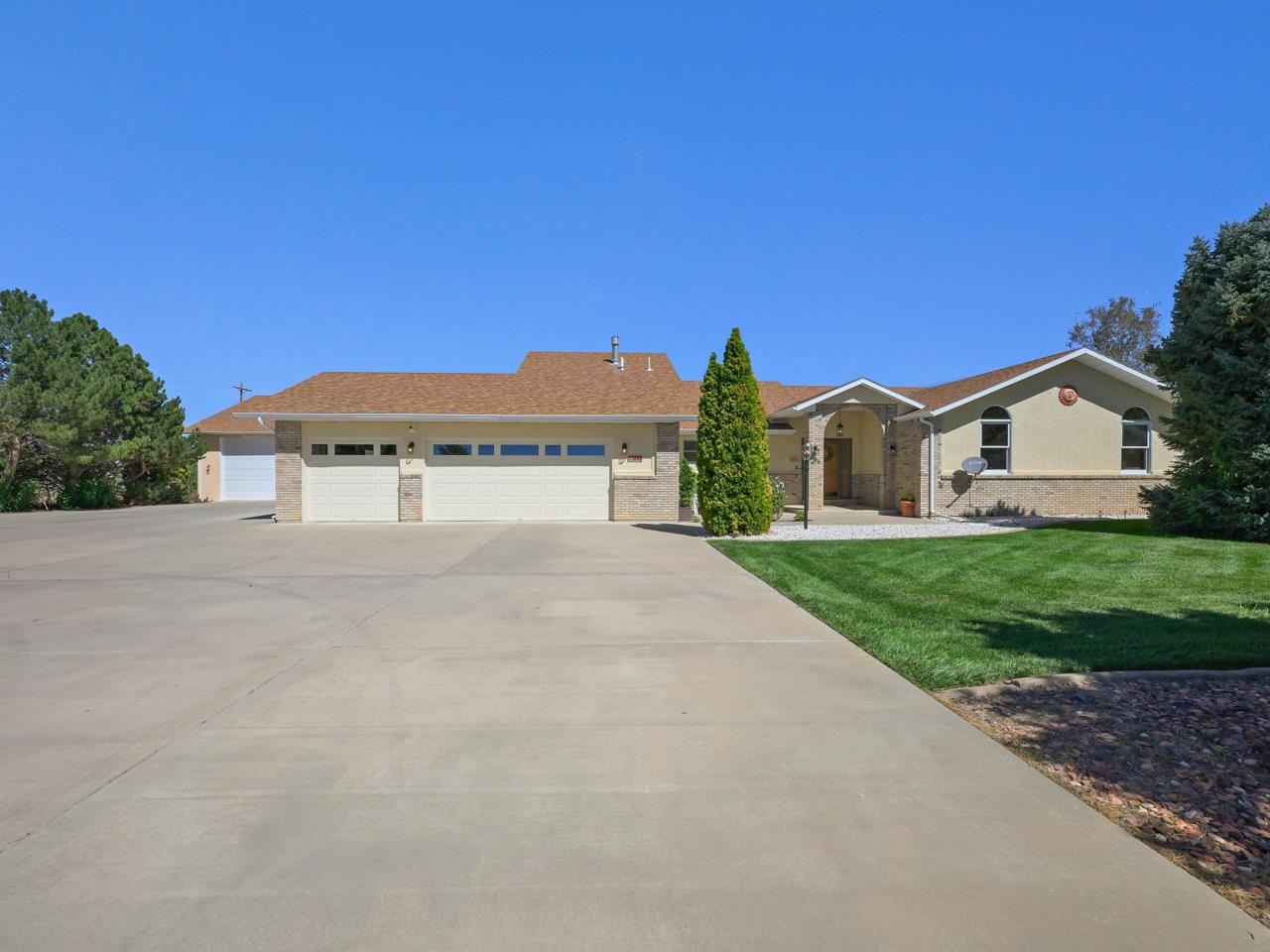 895 26 1/2 Road Property Photo 1