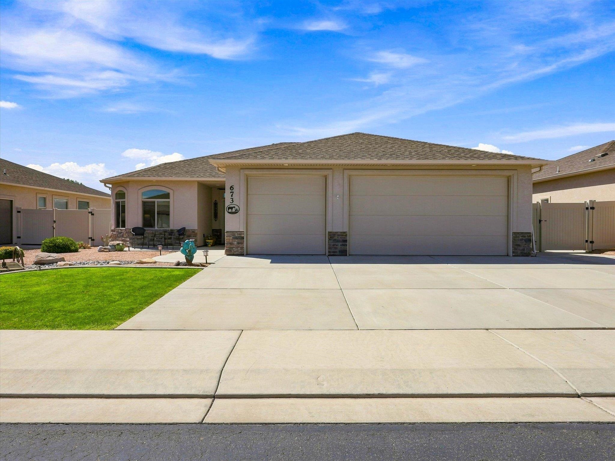 673 Strathearn Drive Property Photo 1