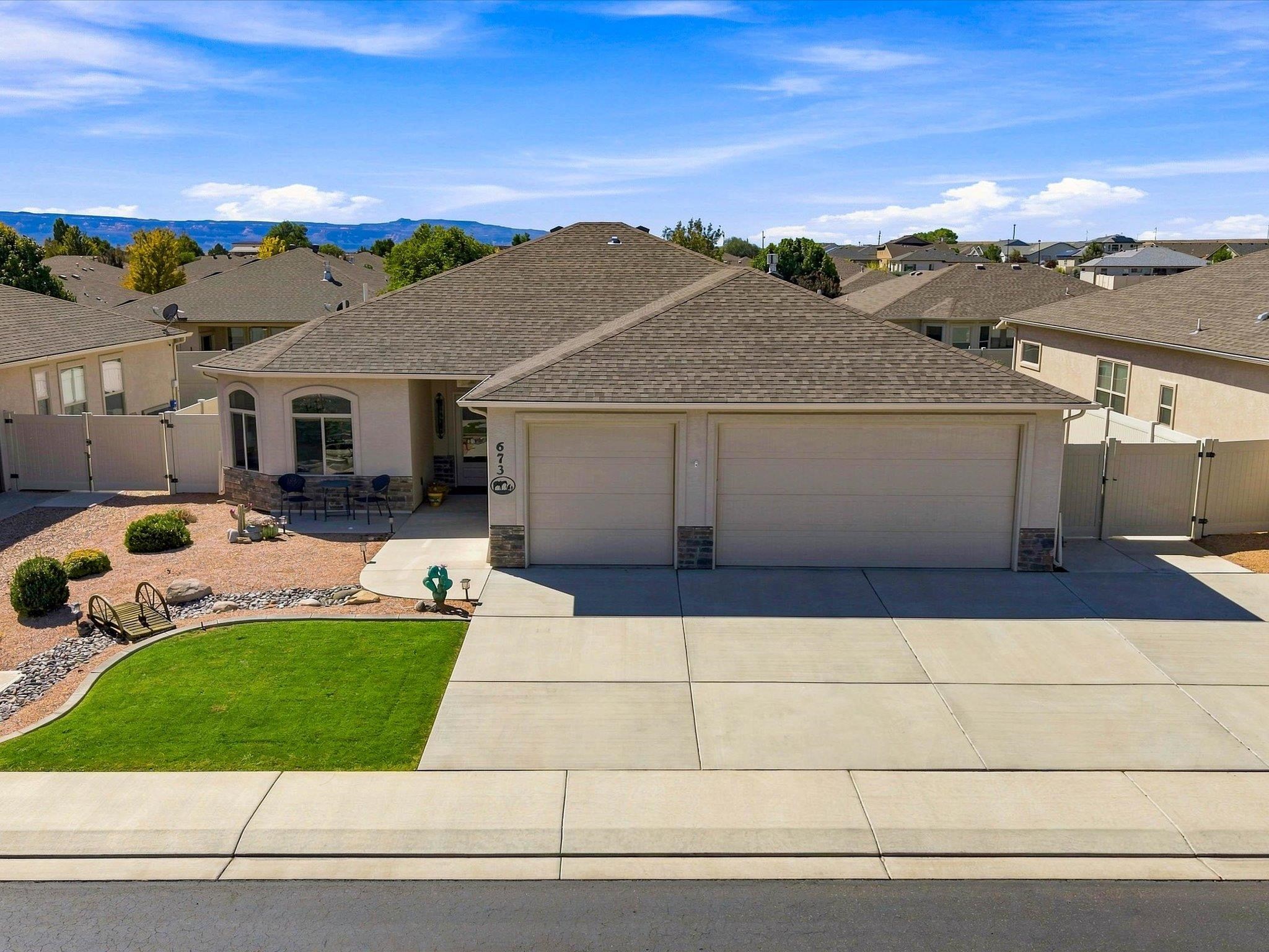 673 Strathearn Drive Property Photo 4