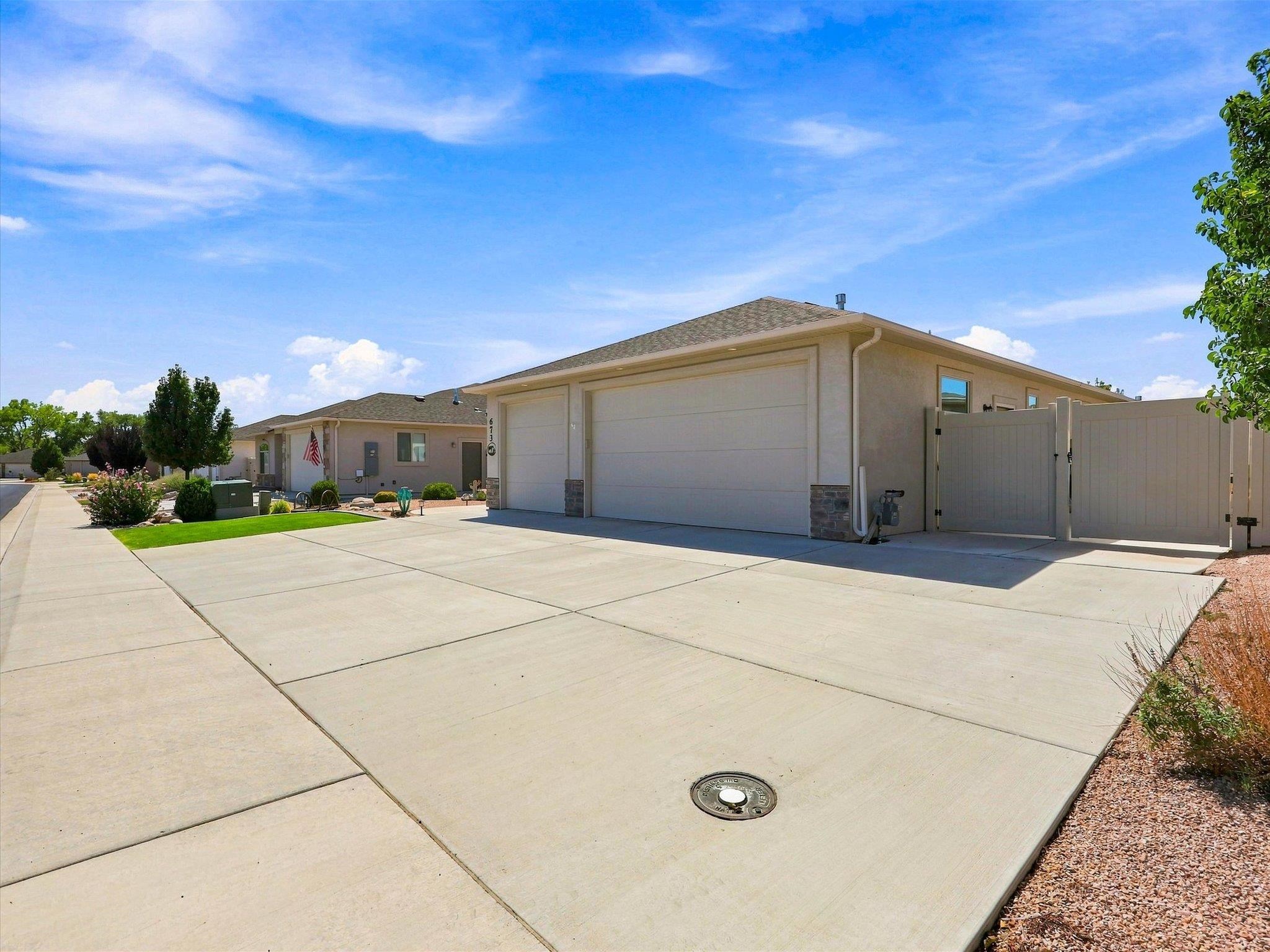 673 Strathearn Drive Property Photo 5