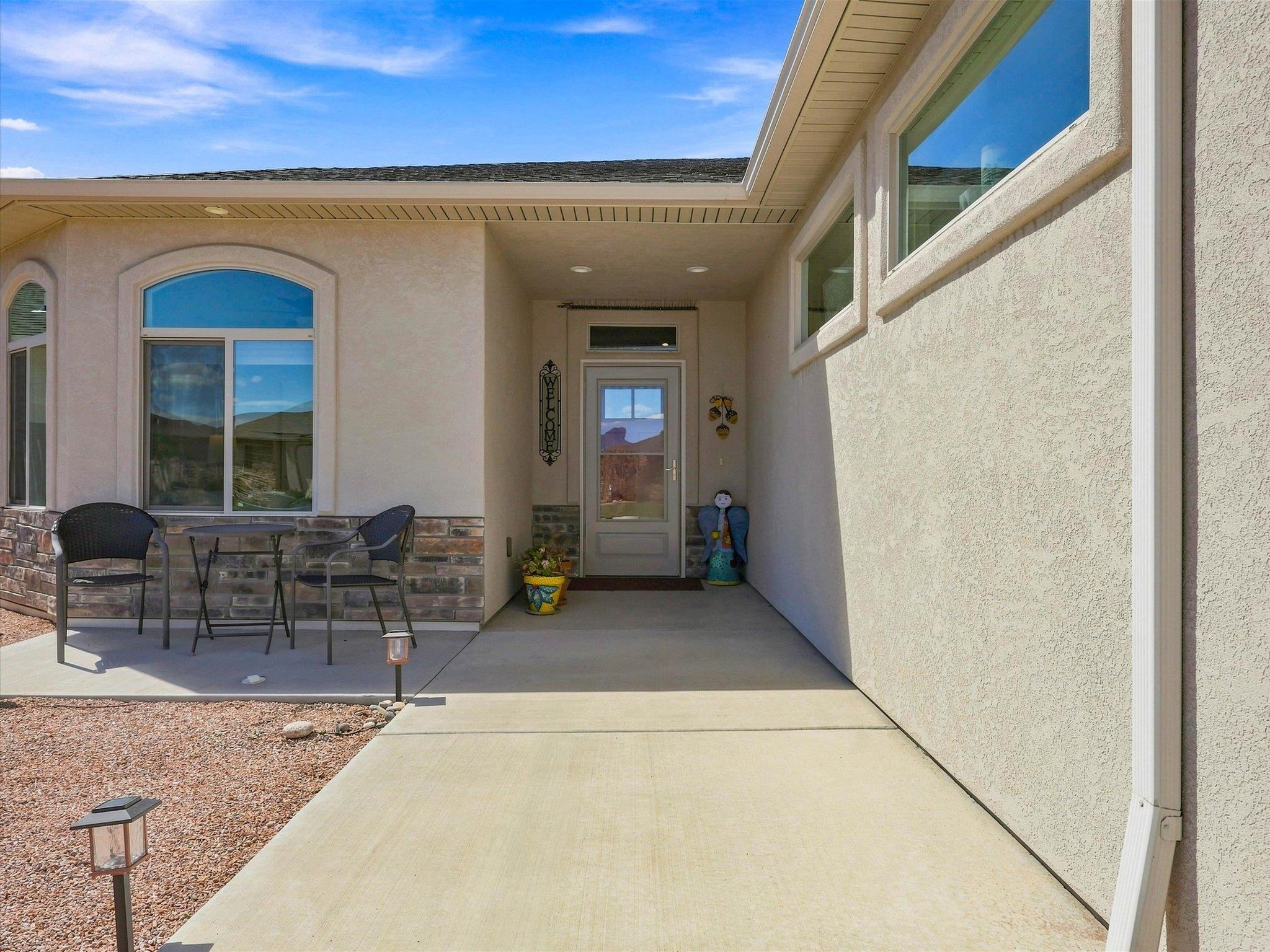 673 Strathearn Drive Property Photo 6