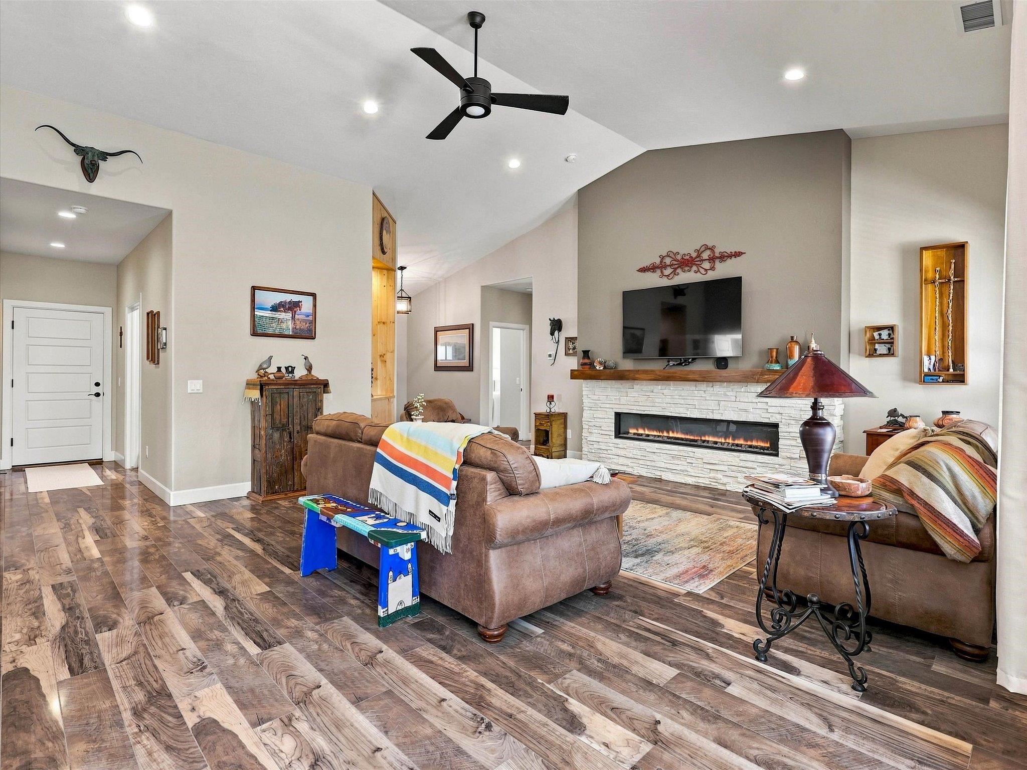 673 Strathearn Drive Property Photo 10