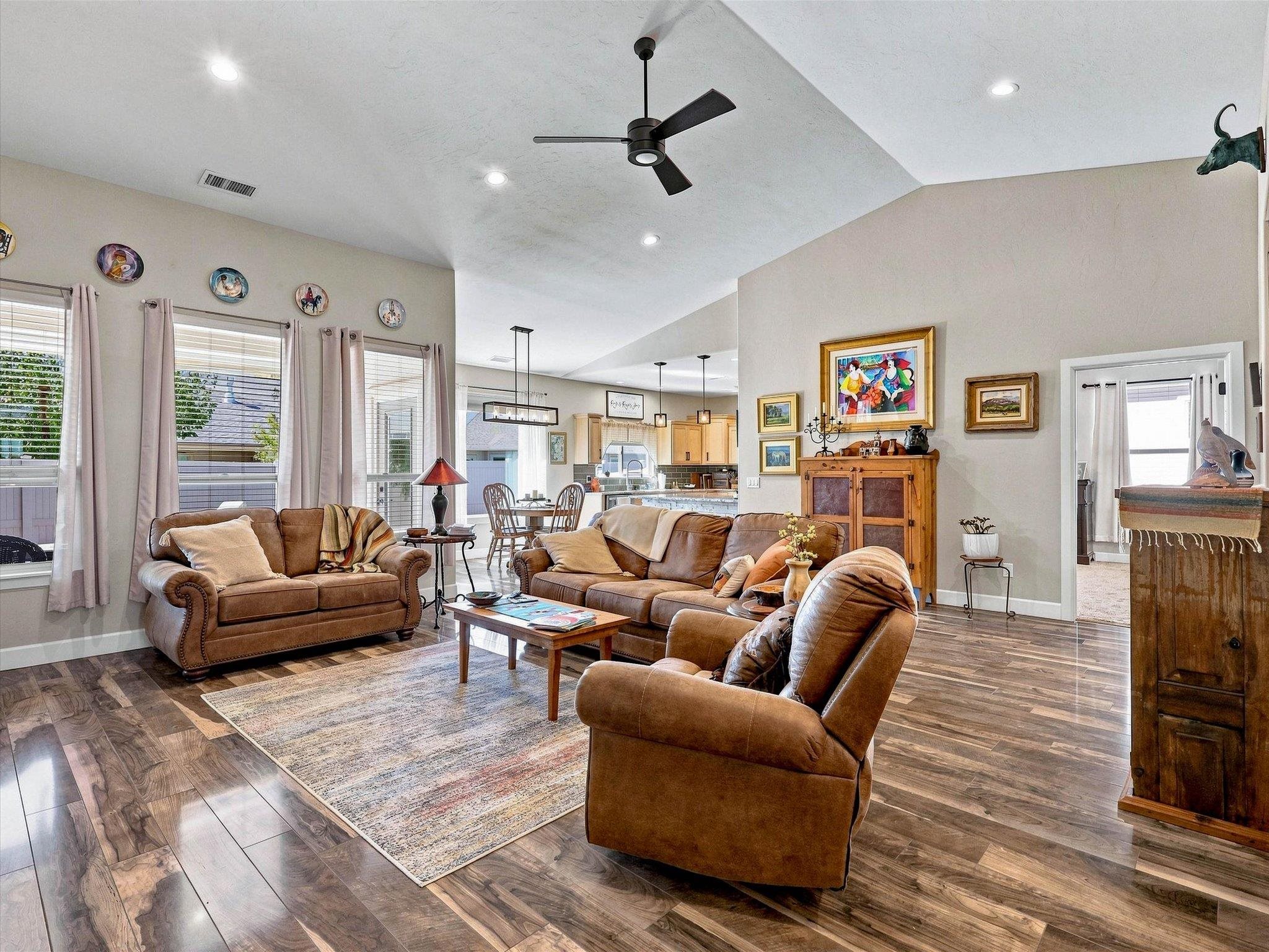 673 Strathearn Drive Property Photo 12