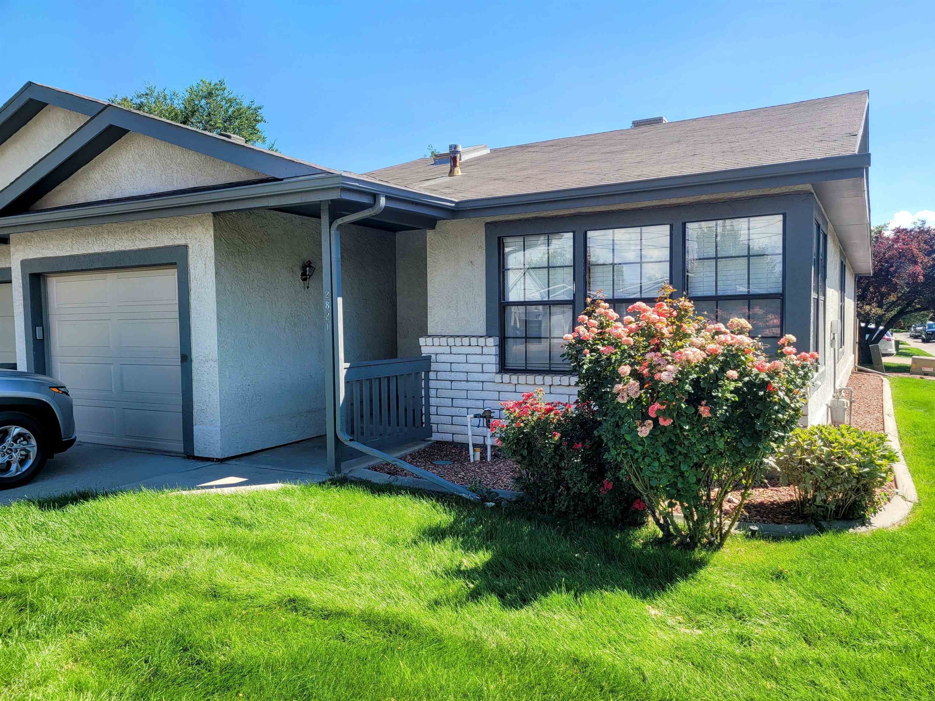 2821 Elm Avenue Property Photo 1