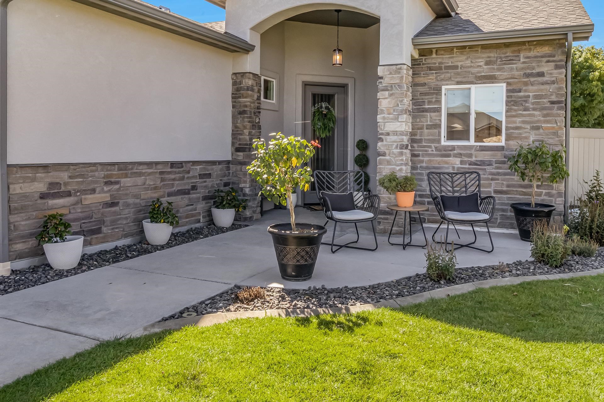 1404 Limber Pine Street Property Photo 6