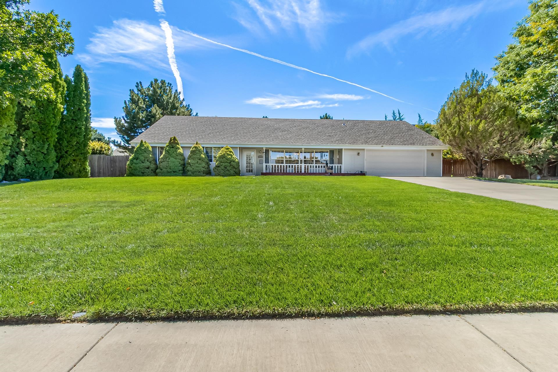 2195 E Canyon Court Property Photo 2