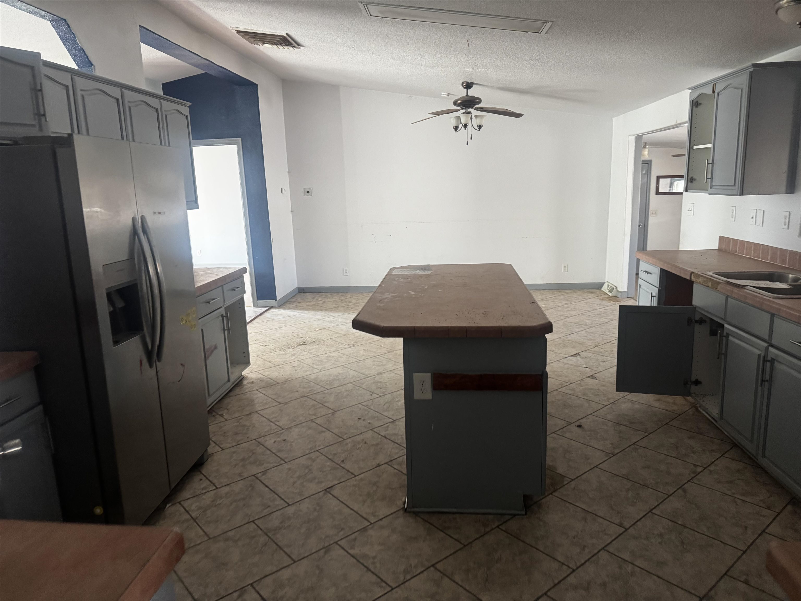 18817 D Road Property Photo 2