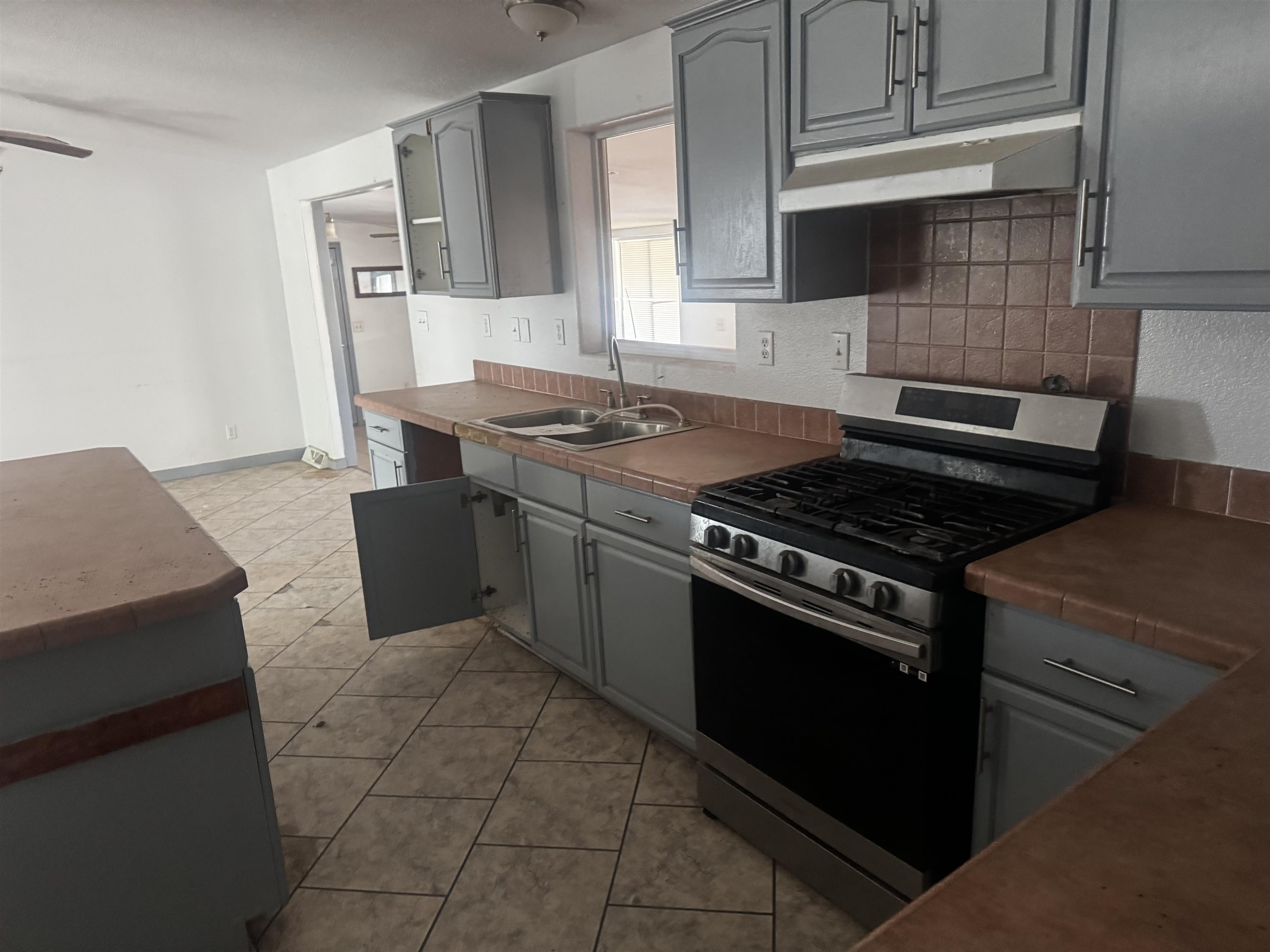 18817 D Road Property Photo 3