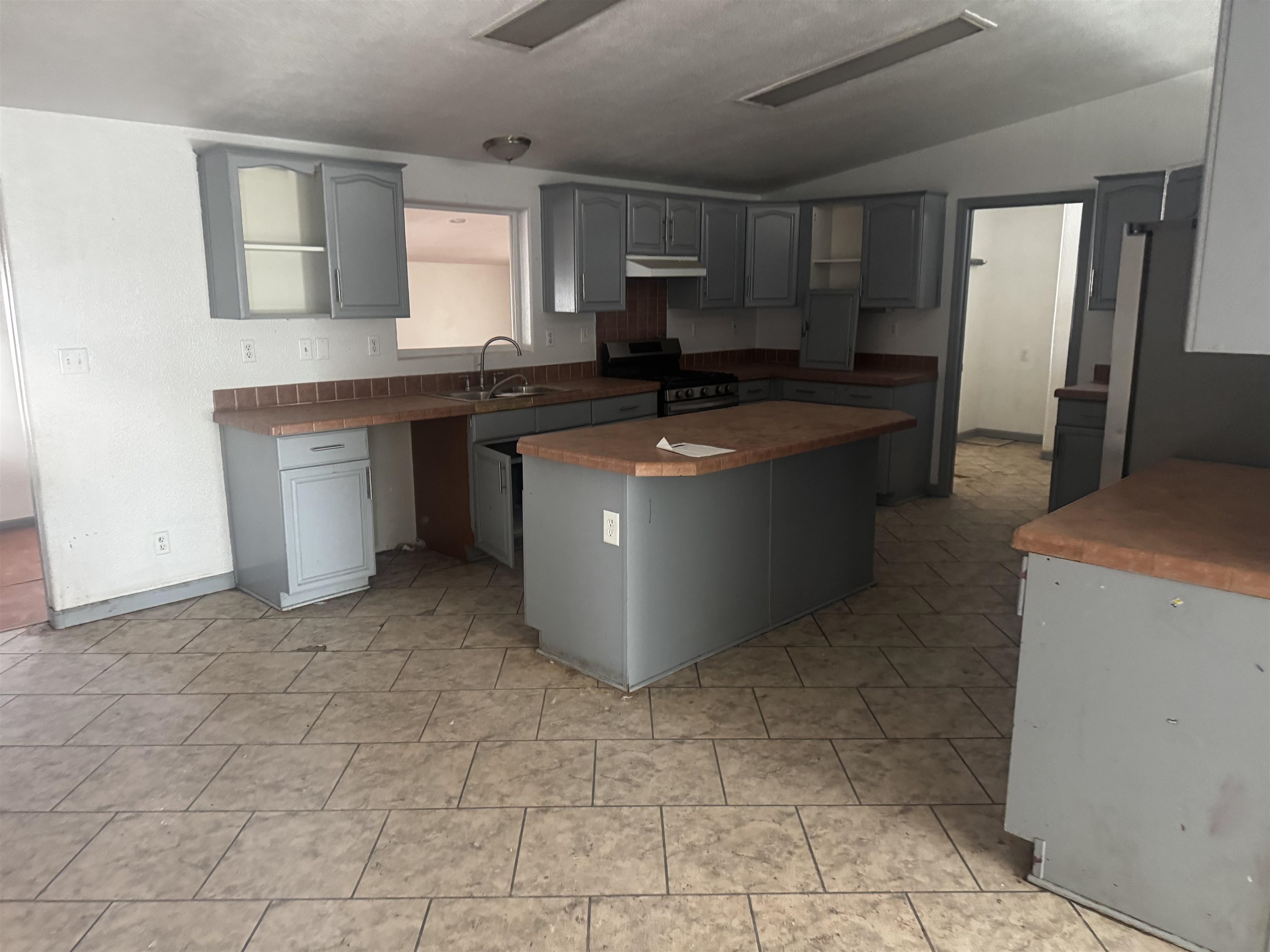 18817 D Road Property Photo 4