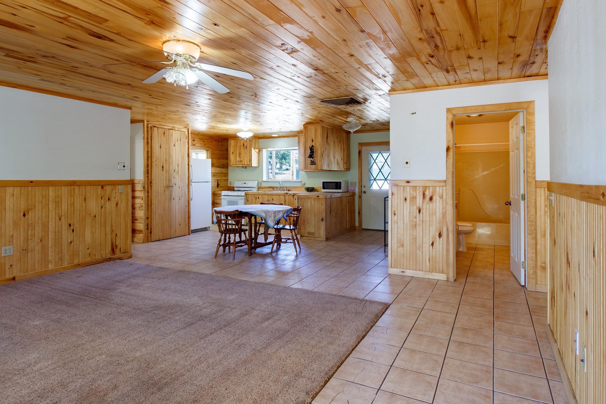 20479 North Road Property Photo 7