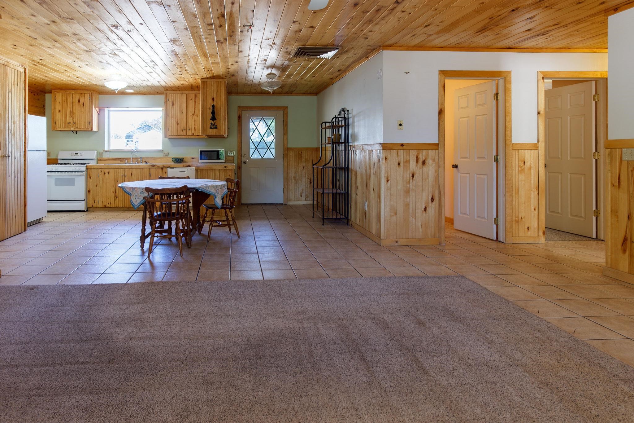 20479 North Road Property Photo 12