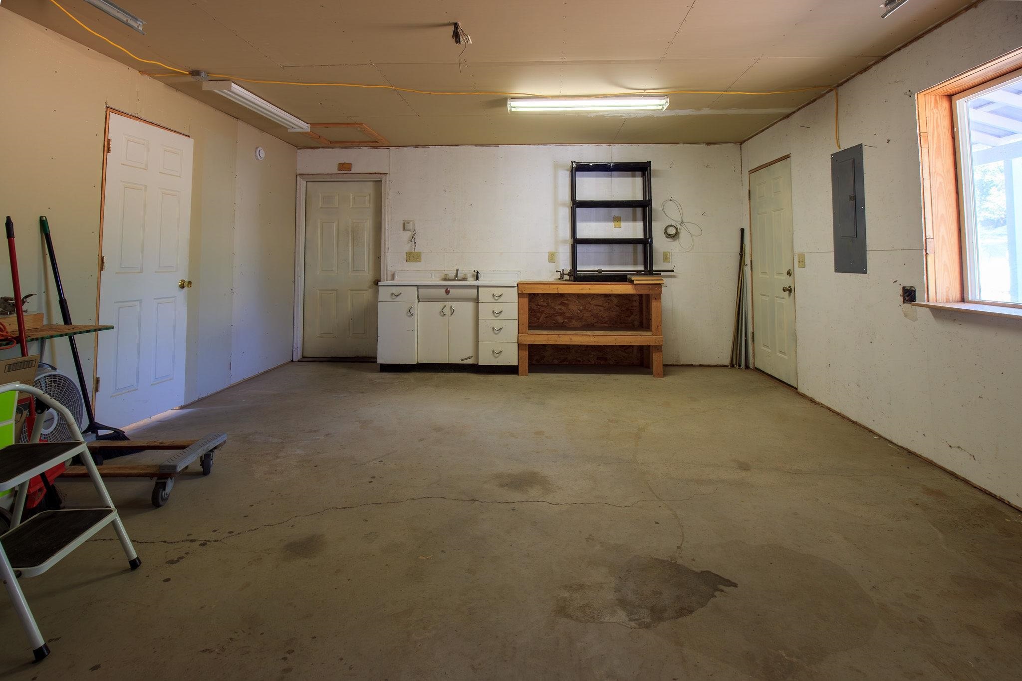 20479 North Road Property Photo 36