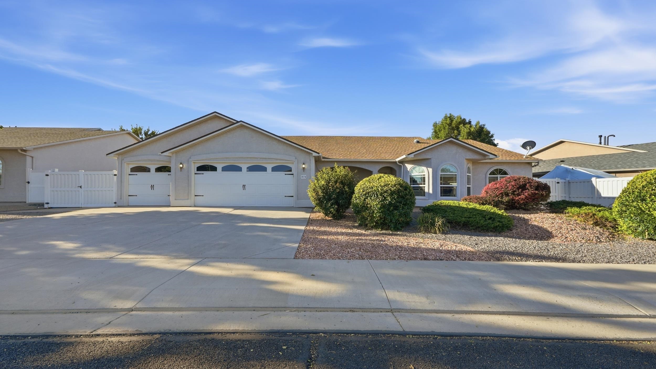2879 Fall Creek Drive Property Photo 2