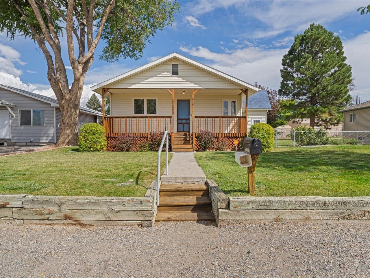 940 Leon Street Property Photo 1