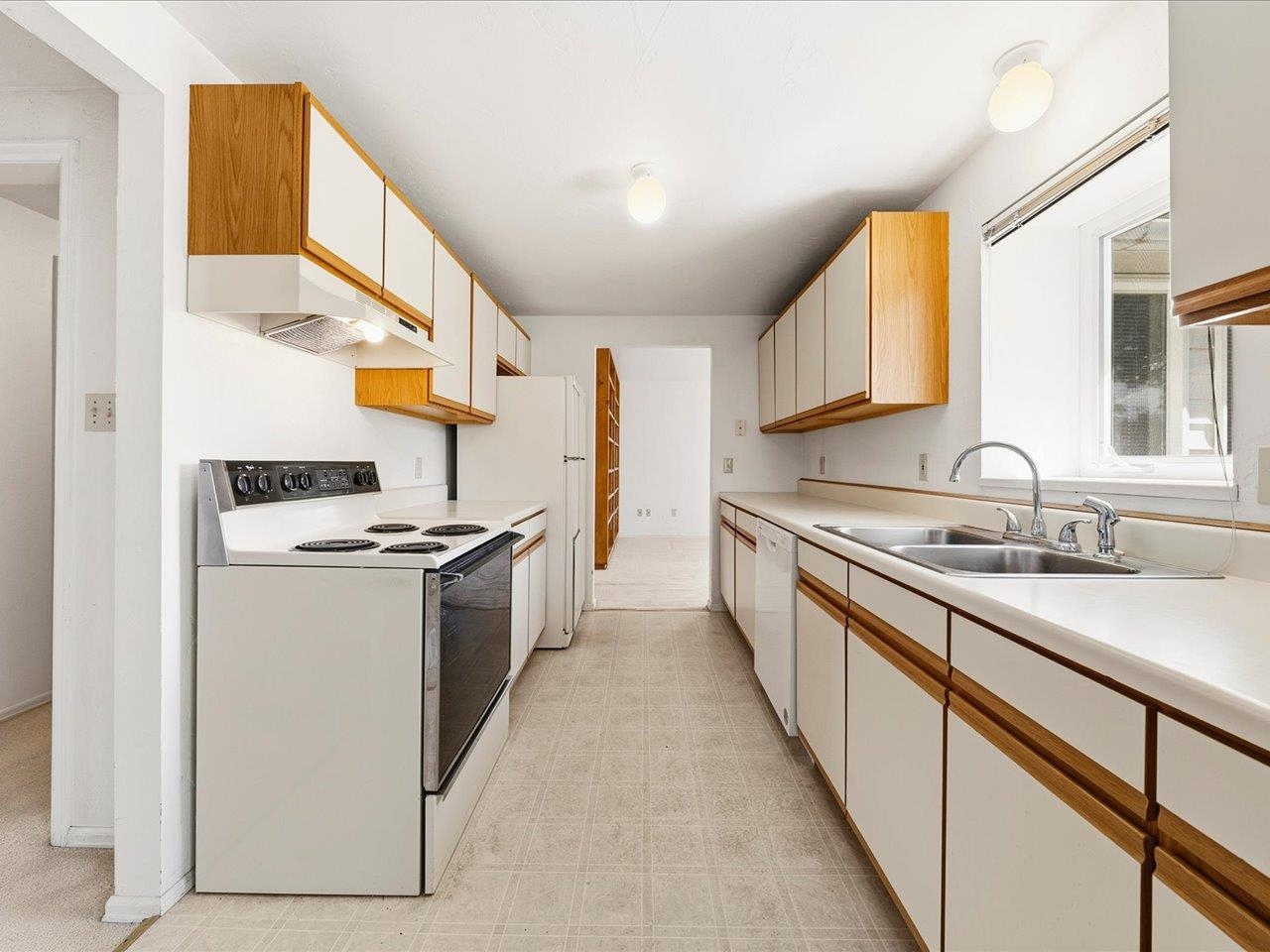 940 Leon Street Property Photo 18