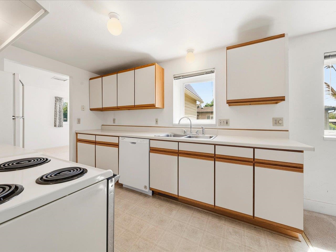 940 Leon Street Property Photo 19