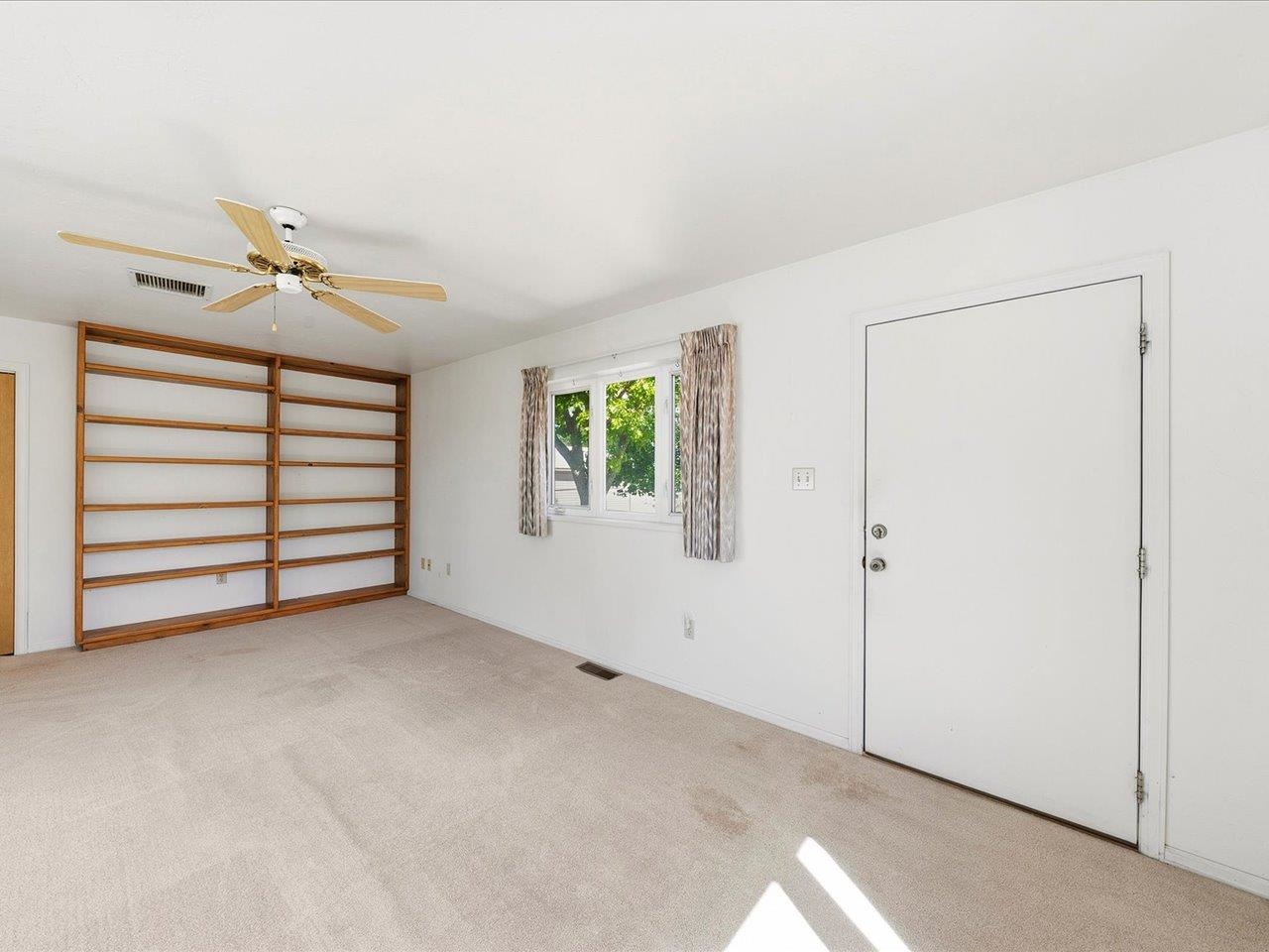 940 Leon Street Property Photo 25