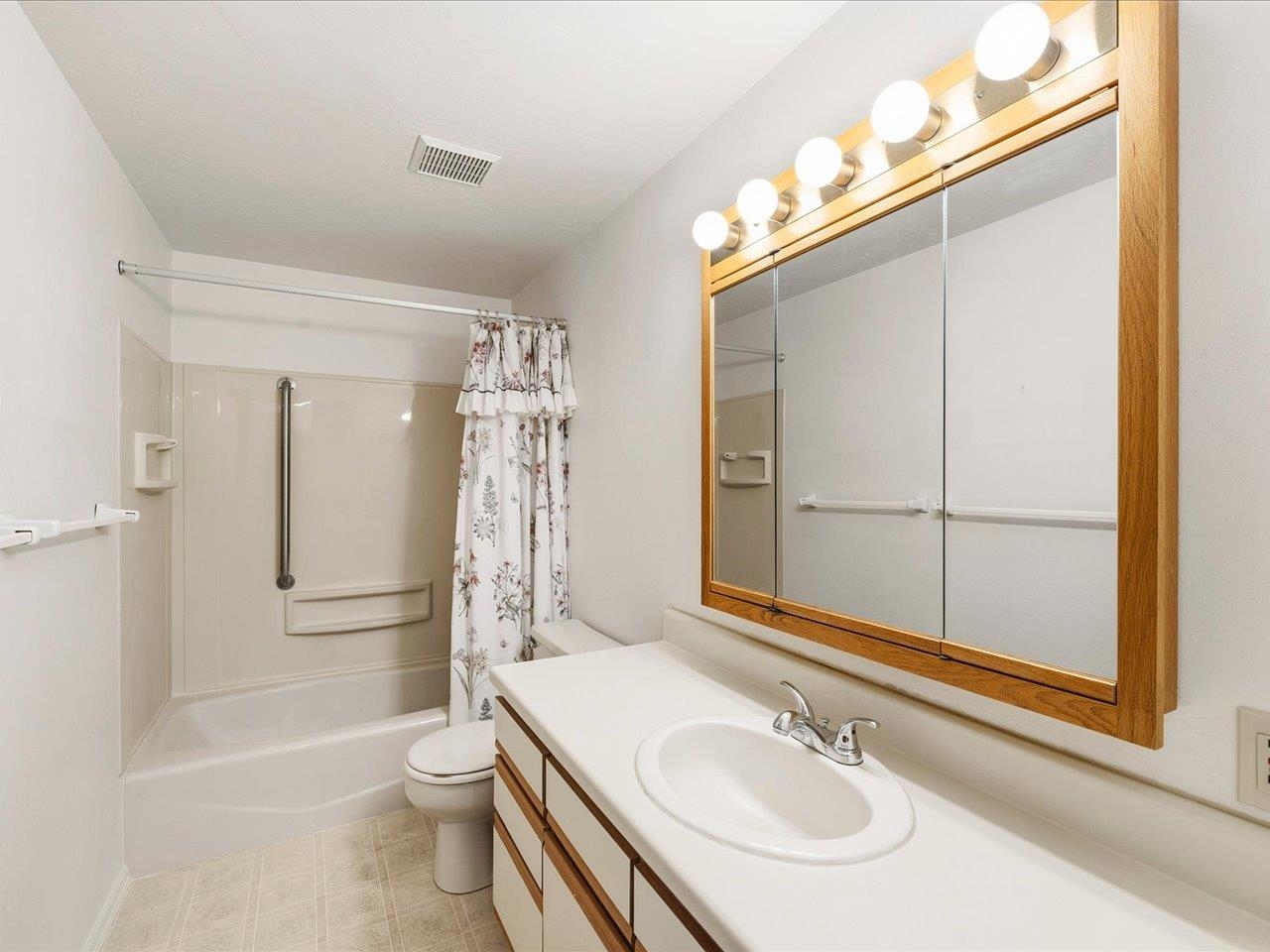 940 Leon Street Property Photo 29