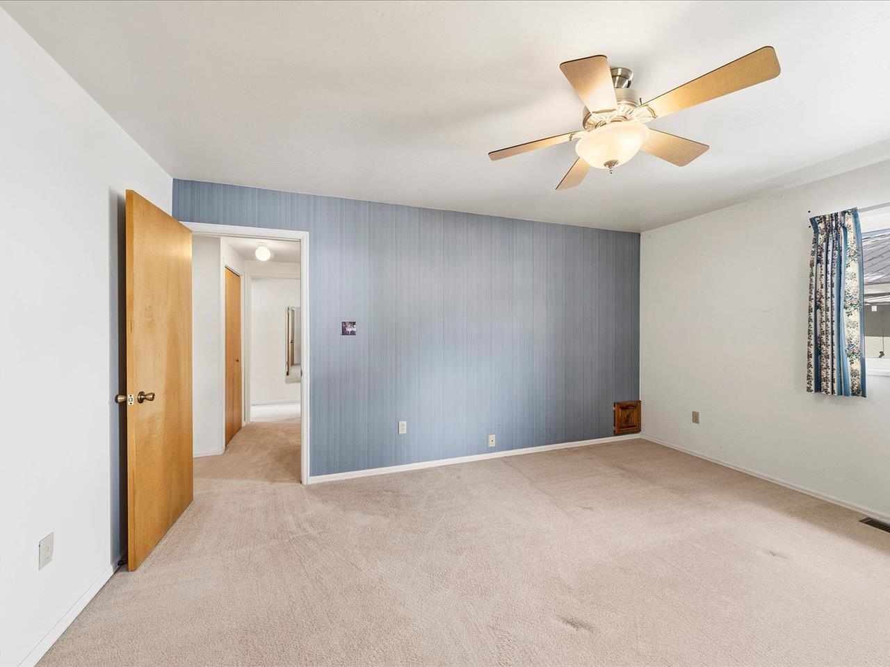 940 Leon Street Property Photo 31