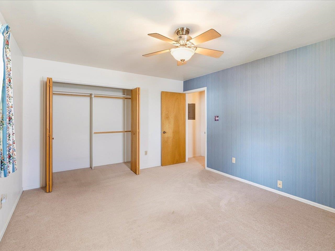 940 Leon Street Property Photo 32