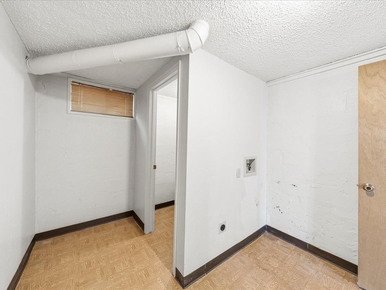 940 Leon Street Property Photo 34