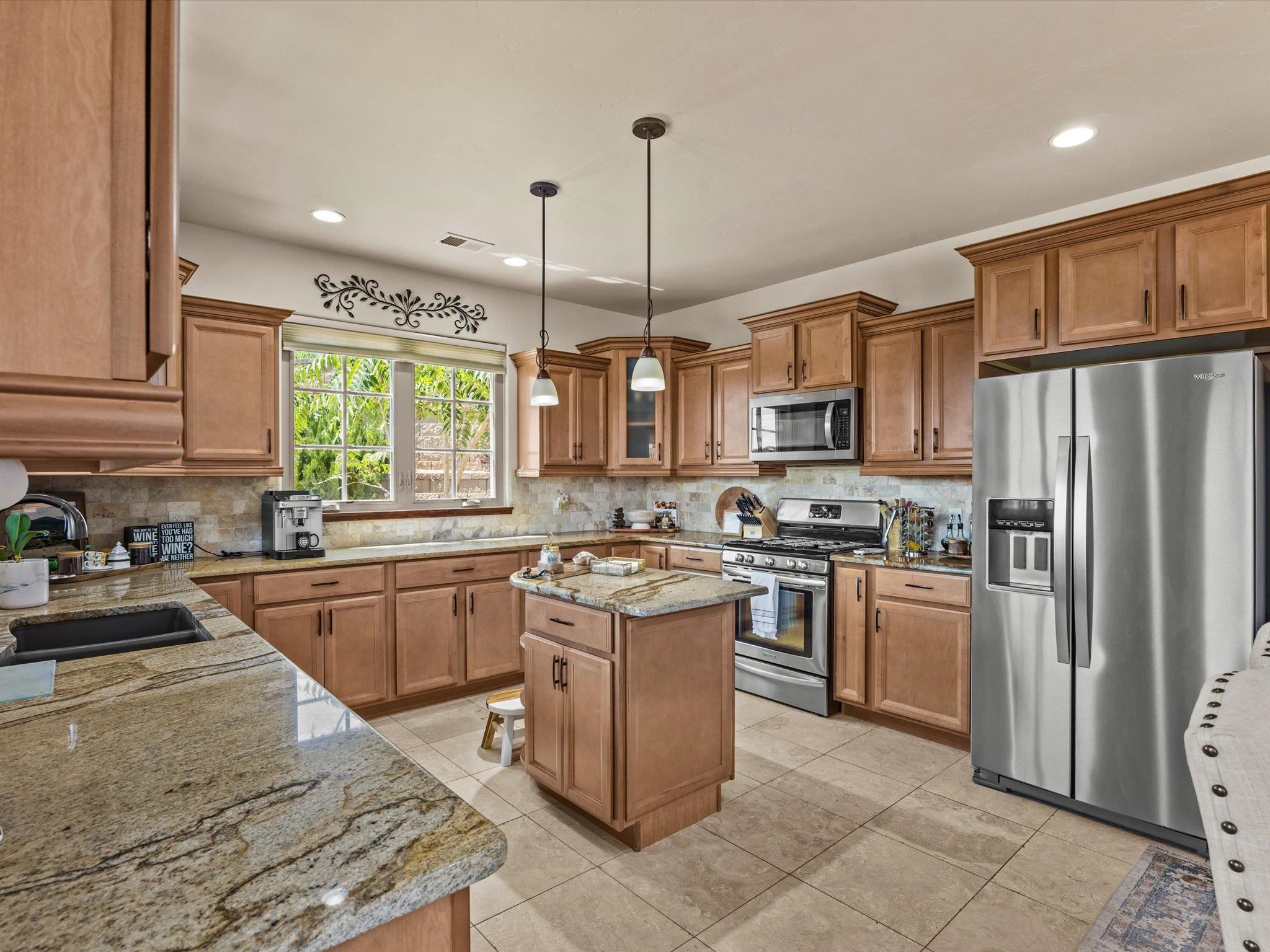 2061 S Broadway Property Photo 10