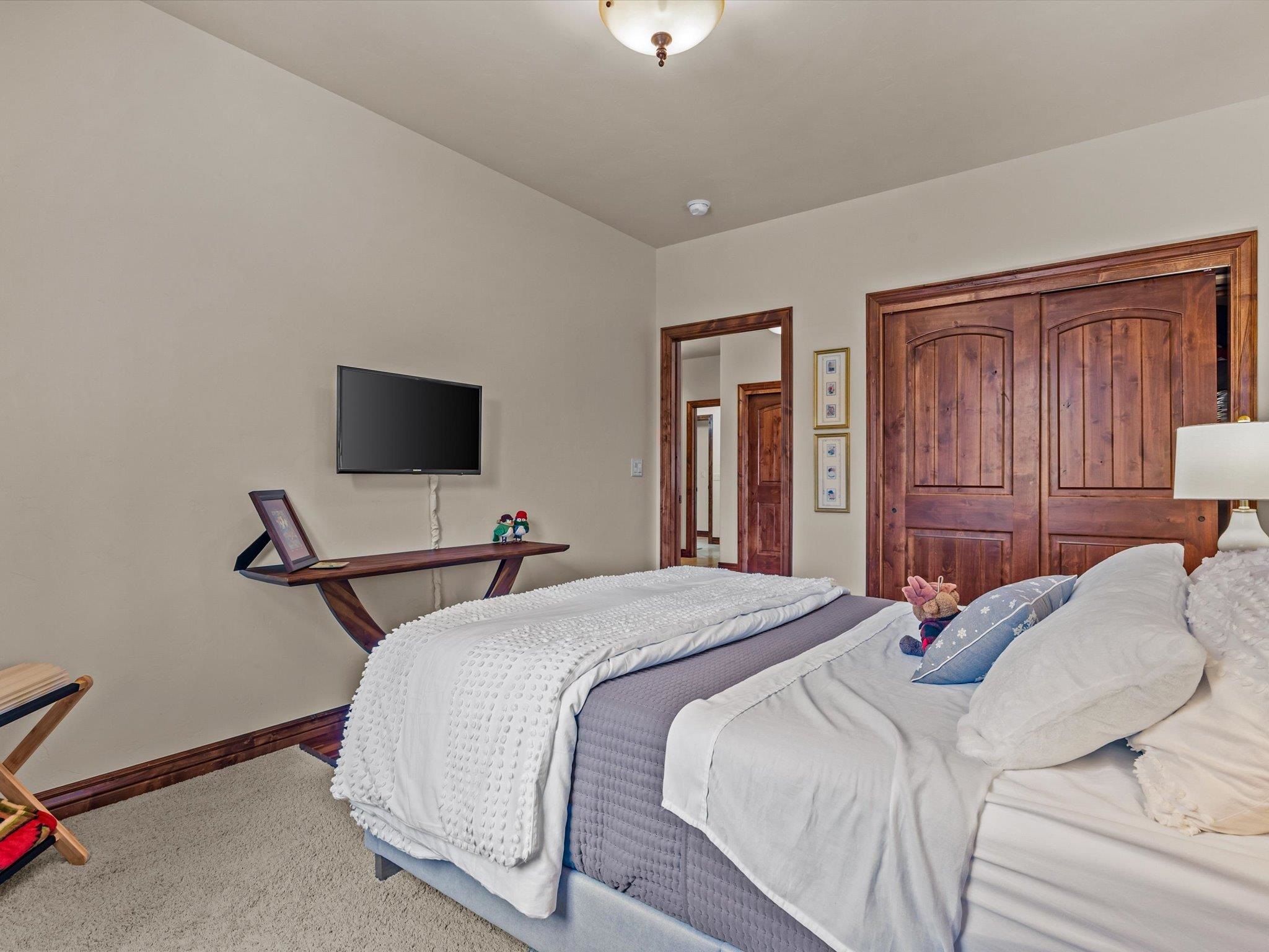 2061 S Broadway Property Photo 20