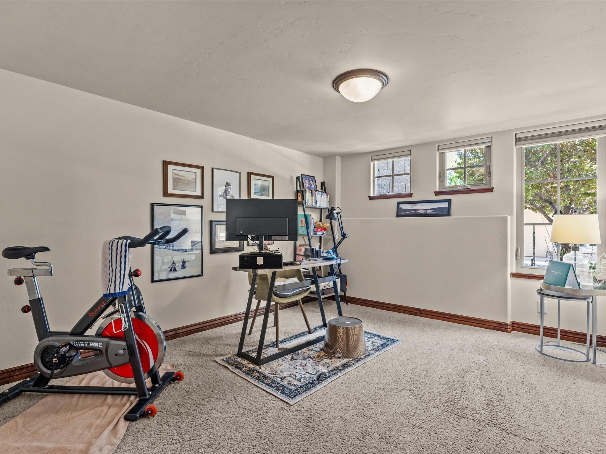 2061 S Broadway Property Photo 21