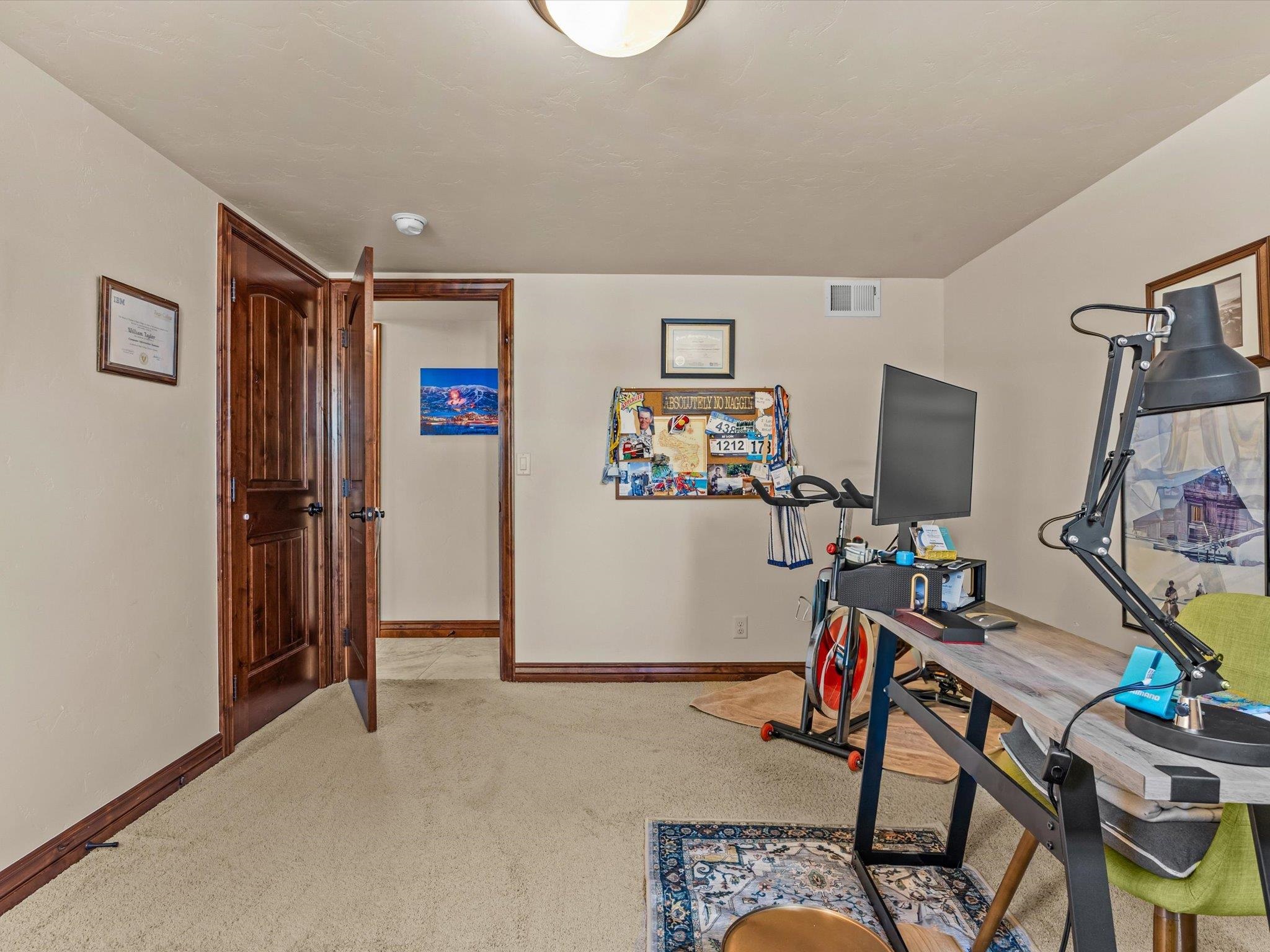 2061 S Broadway Property Photo 22