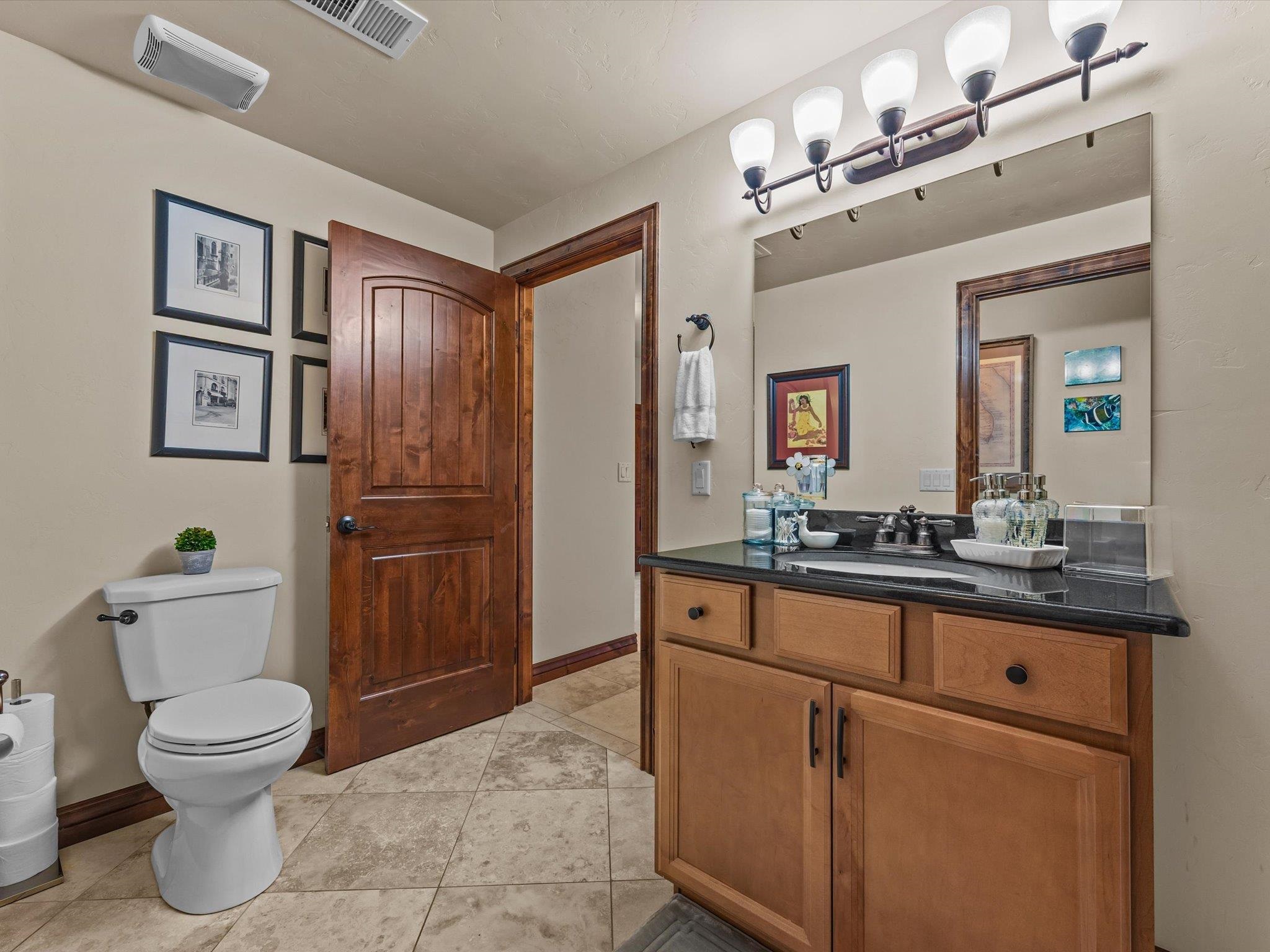 2061 S Broadway Property Photo 23