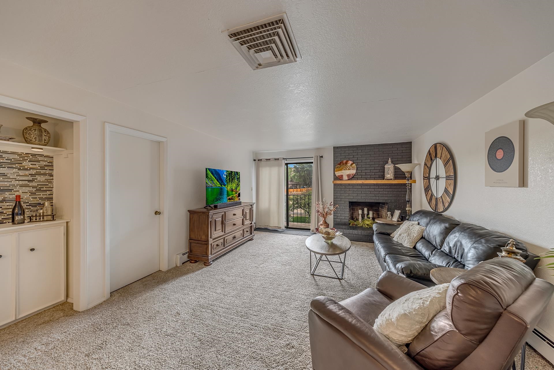 373 Ridges Boulevard Property Photo 6